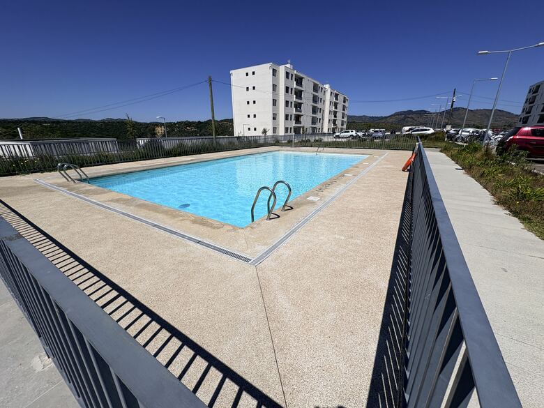 Piscina del condominio — Arenas de Quilpué II